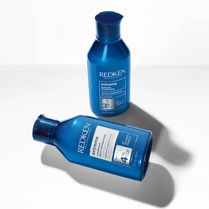 Imagem mostrando o shampoo e o condicionador da linha Extreme | Redken