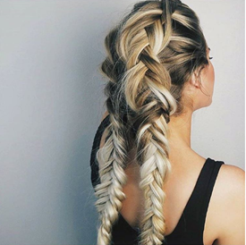 Prenda o seu cabelo durante os exercícios com uma trança francesa dupla.